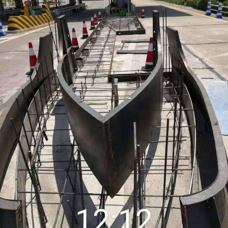 1587805559108999.jpg 高速收費島模具4.jpg