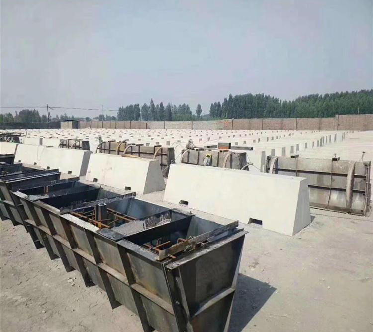 1588294543569783.jpg 公路水泥隔離墩.jpg