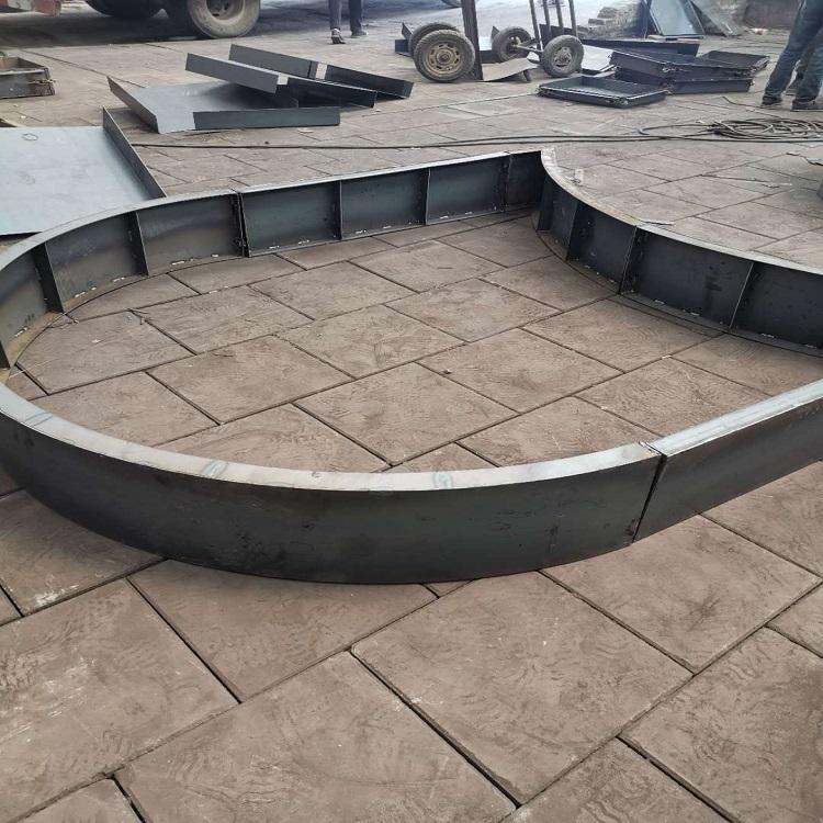 1608079826420096.jpg 拱形護(hù)坡模具